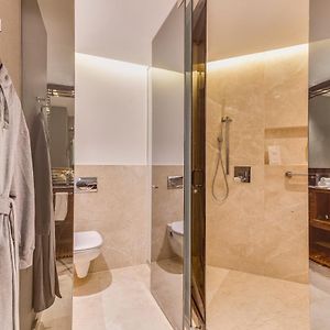 Premium King Room
